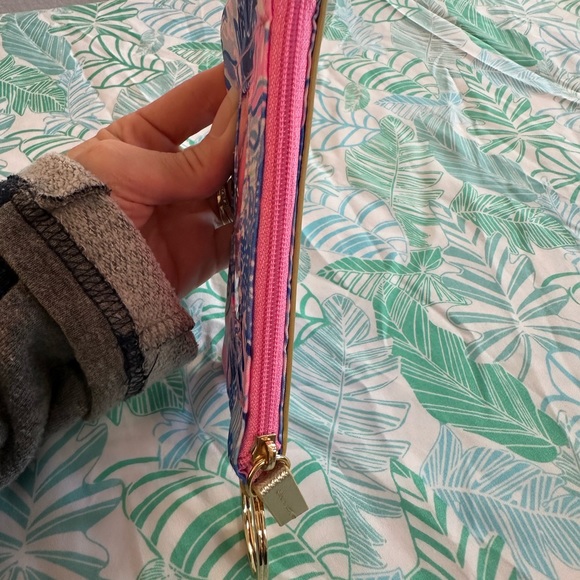 Lily Pulitzer Small Wristlet NWOT - Picture 4 of 5